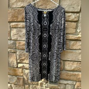 EMMA & MICHELE Black & White 3/4 Sleeve Stretch Keyhole Shift Dress Size Medium